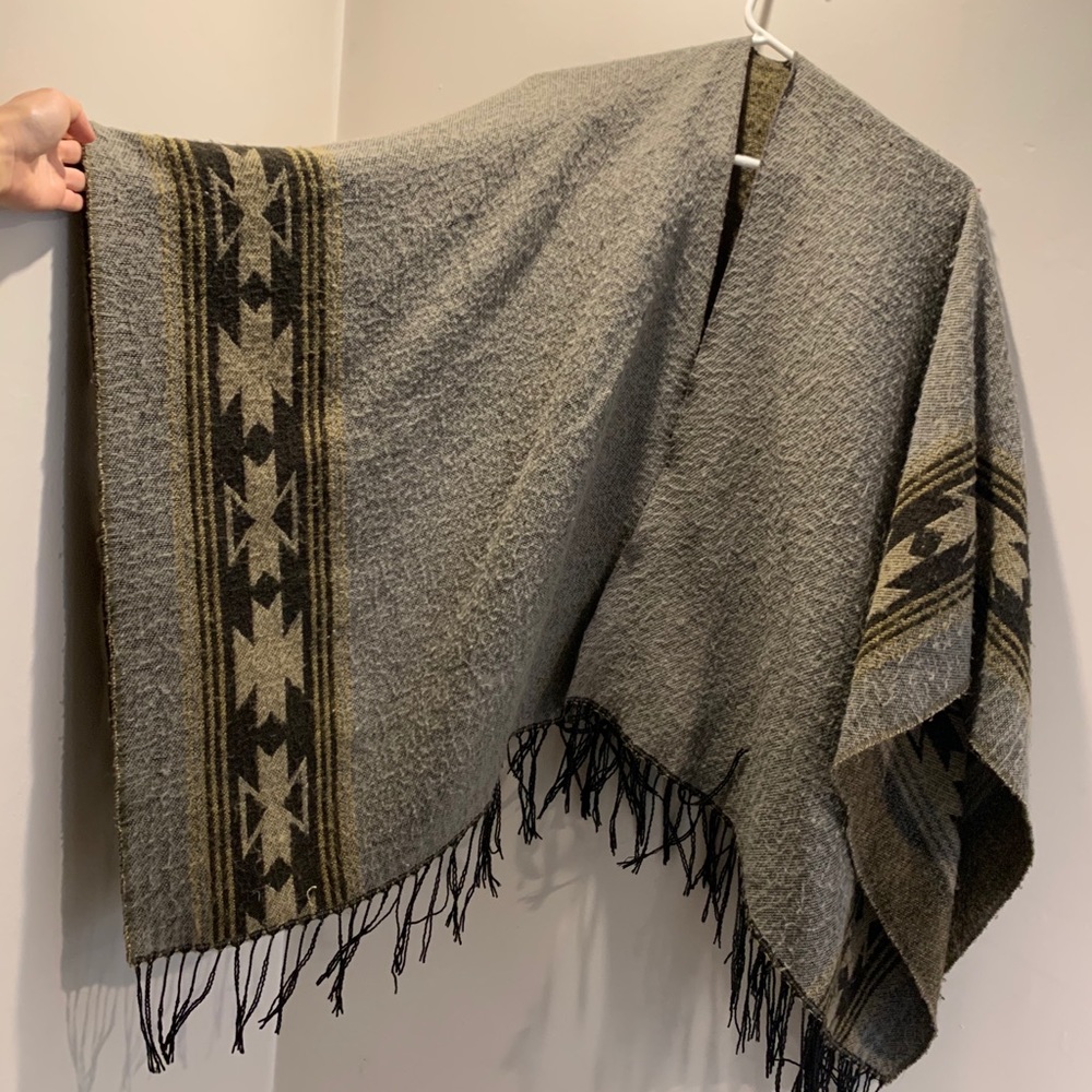 Reversible Shawl - Picture 4 of 4